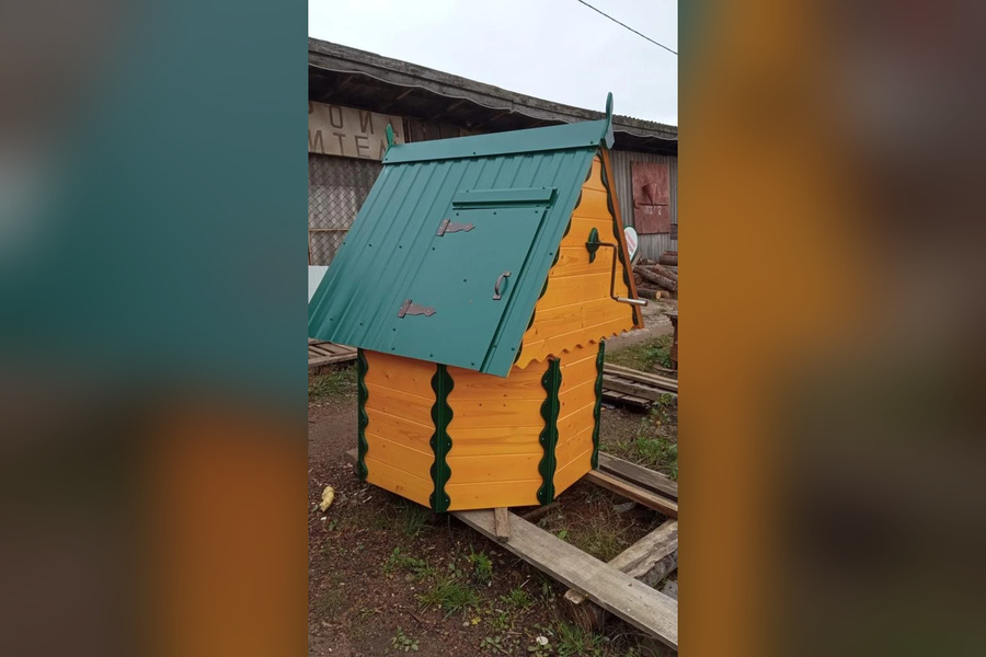С юбкой, обит железом